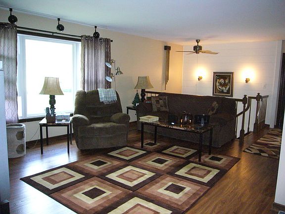 4th image of 165 Mayfield Dr