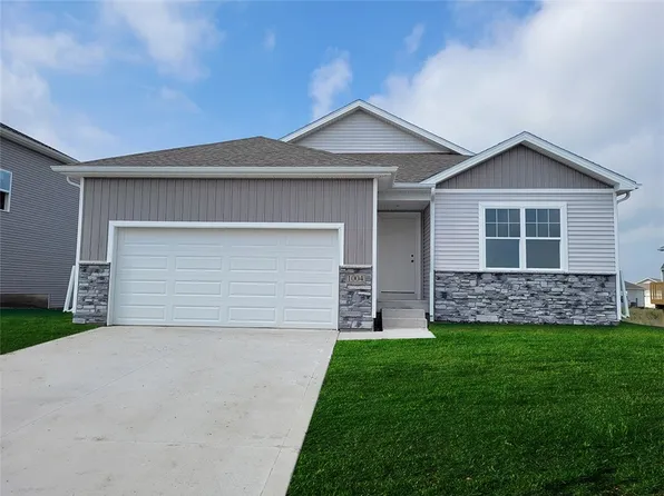 2612 SE Fox Valley Dr, West Des Moines, IA 50265