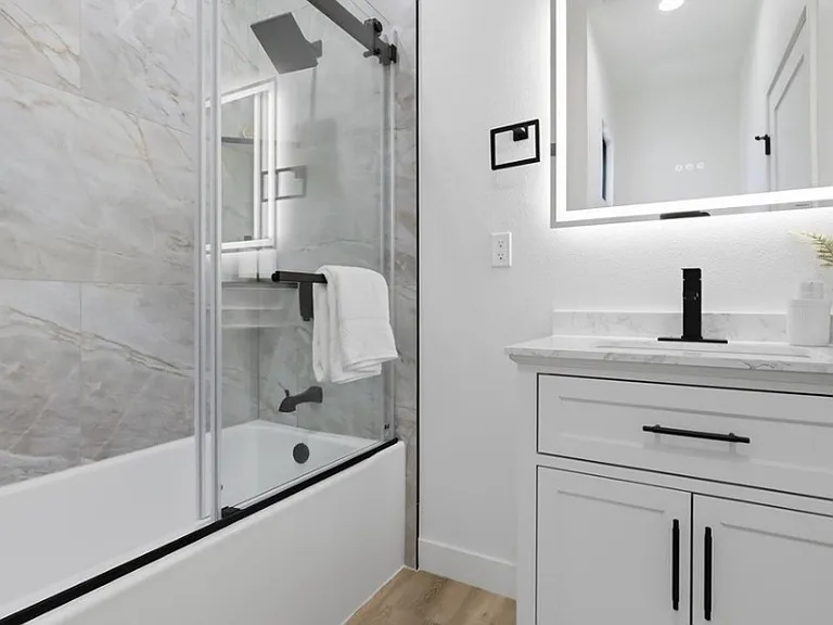 4421 Phelan Ave — Photo 19