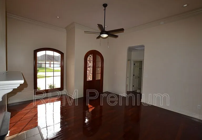 2691 Woodbend Ave — Photo 8