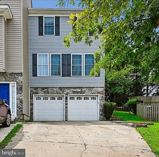 1st image of 10 Carmichael Ct