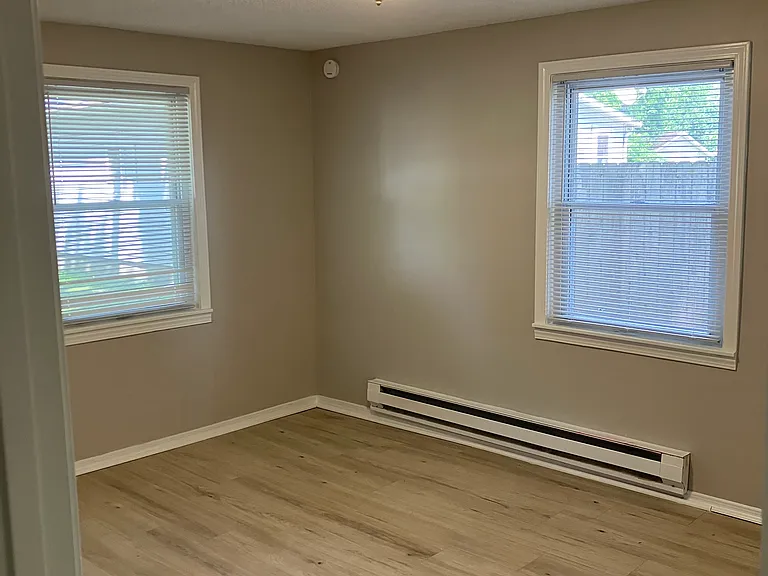 212 E Marshall St — Photo 17