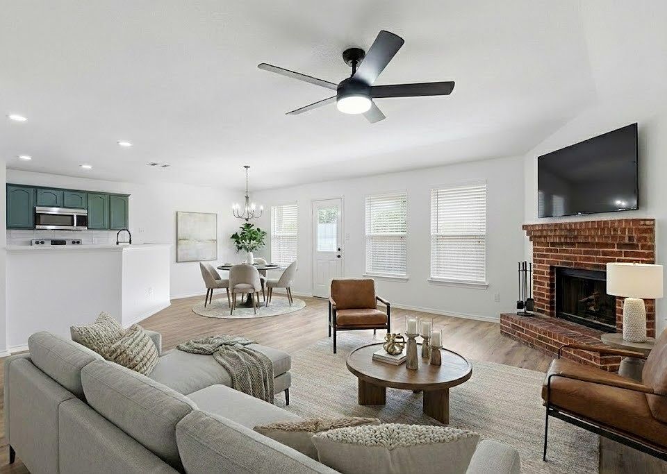1st image of 215 Willow Creek Ln