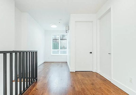 5th image of 903 De Kalb Ave #1R