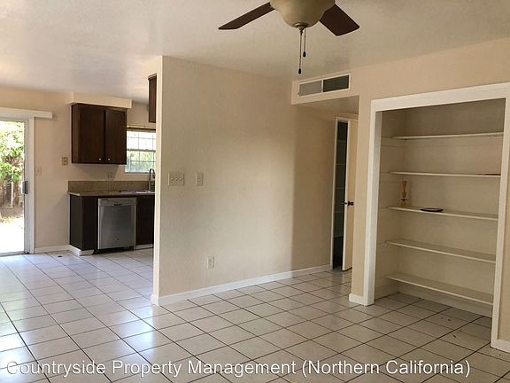 3rd image of 3825 Drakewood Ct