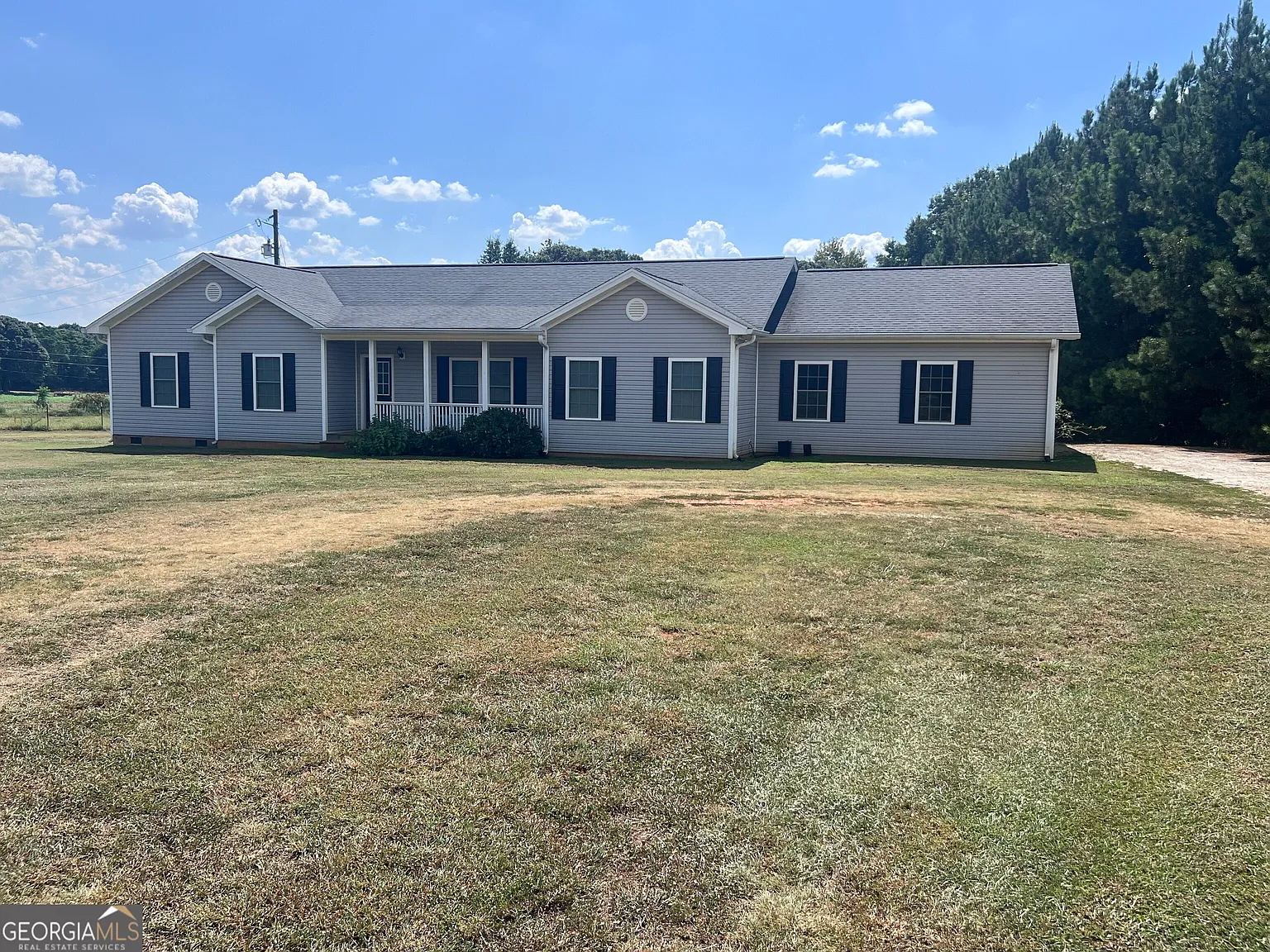 4 bed, 2.0 bath, 1983 sqft, $2,500 — Photo 1