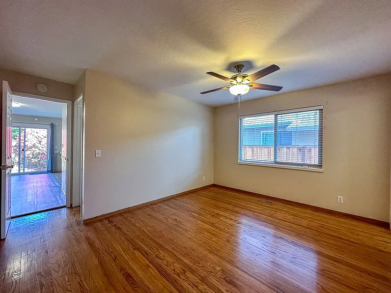 1727 Coralee Dr — Photo 13