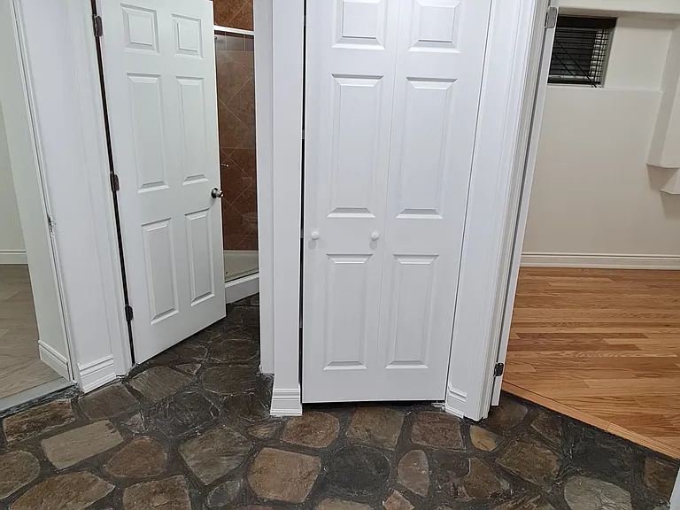 172 Lena Cres #2 — Photo 14