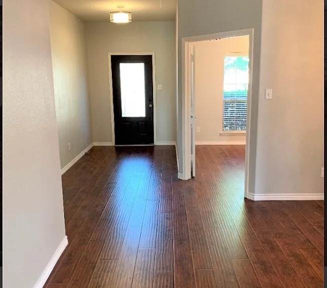 800 Golden Bear Ln — Photo 3