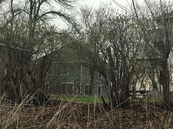2nd image of 104 Litchfield St