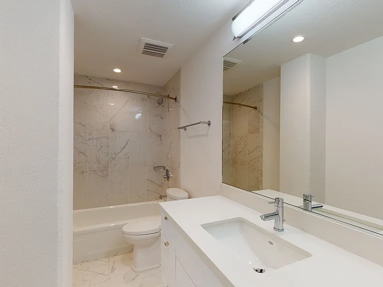 Marina Cove Apartments — Photo 16