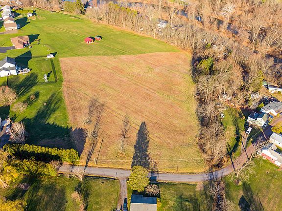 5th image of 4 Old Reading Rd