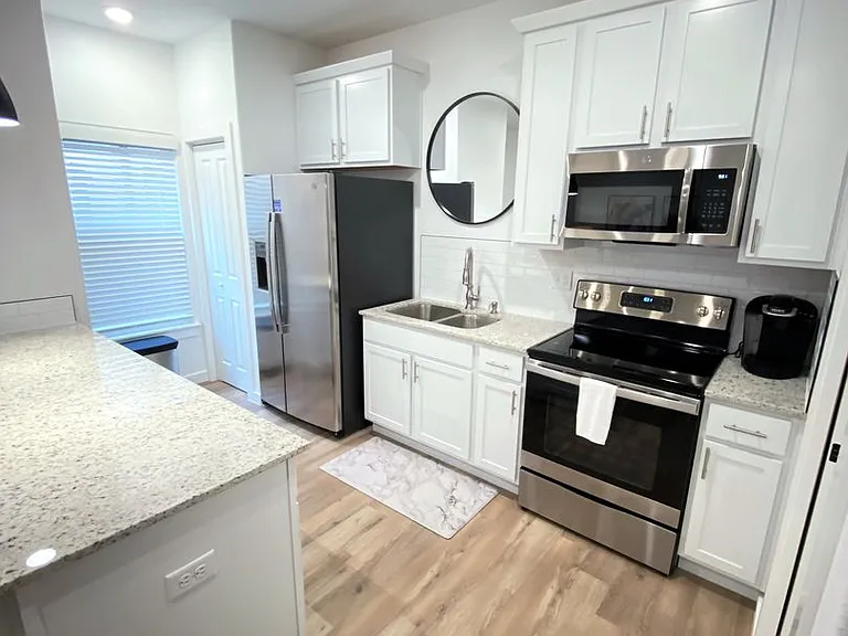 117 N School Ave #4 — Photo 8