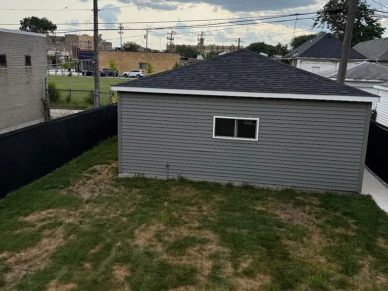 7846 S Saint Lawrence Ave — Photo 3