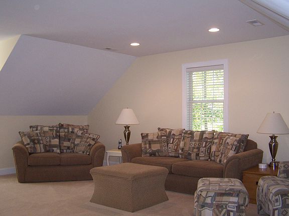 2 Bonus Rooms with Walk-In Closets!