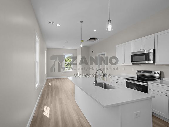 2nd image of 500 Main St #3F