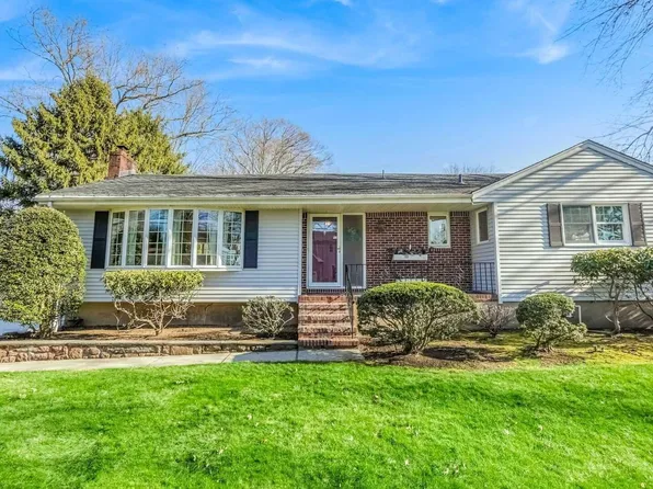 39 Deberg Dr, Old Tappan, NJ 07675