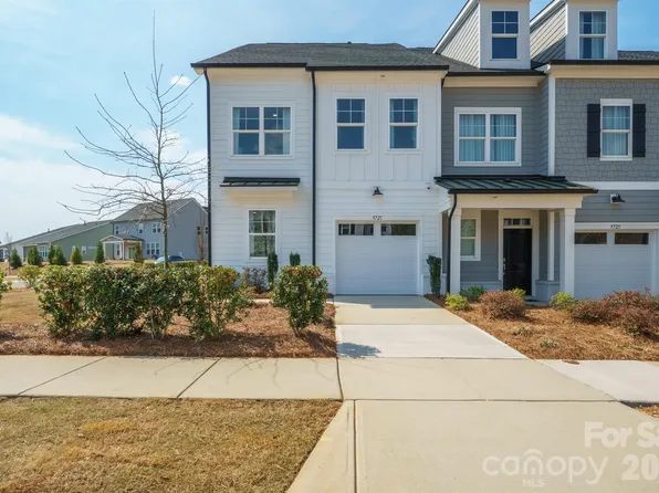 9721 Munsing Dr, Charlotte, NC 28269