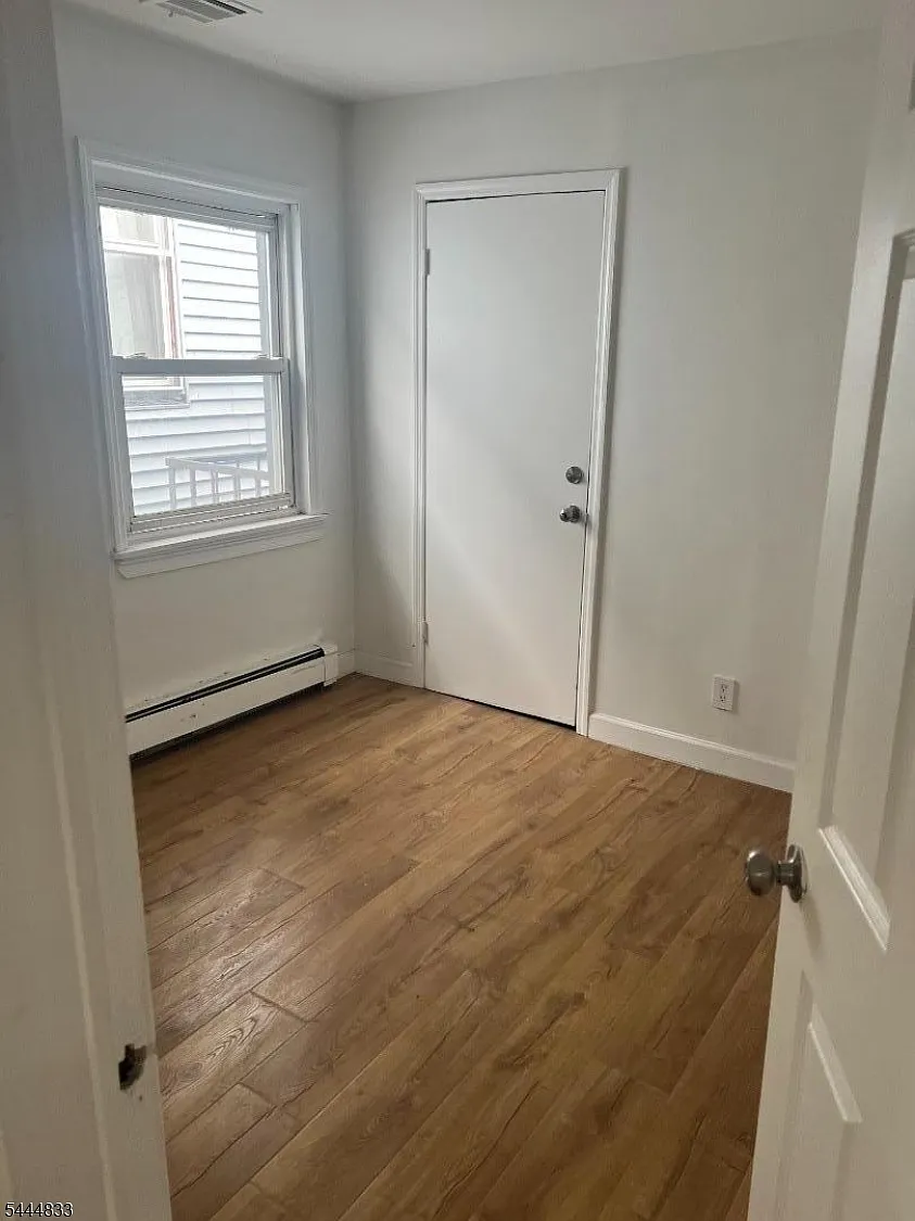 2 bed, 1.0 bath, $1,850 — Photo 2