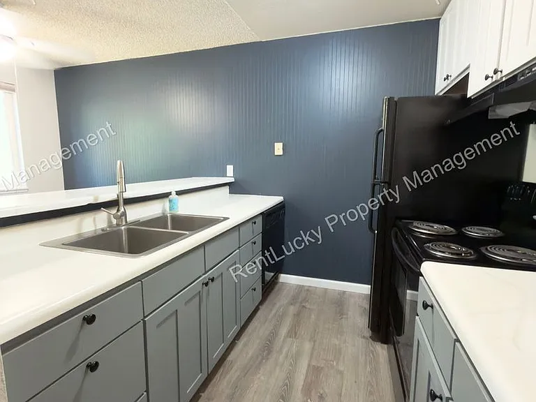 1003 S 308th St #9 — Photo 6
