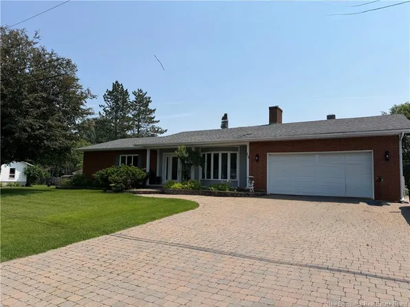 19 Boucher St, Edmundston, NB E7B 1B9