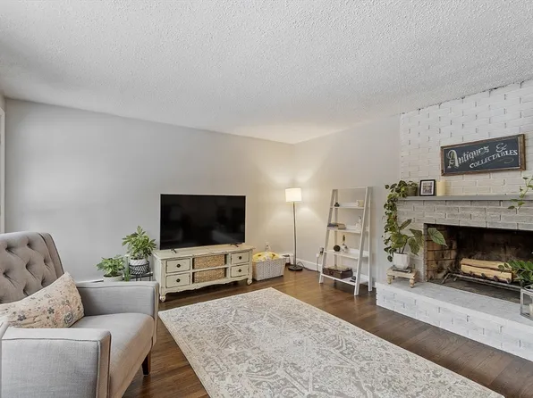 127 Brookline St, Pepperell, MA 01463