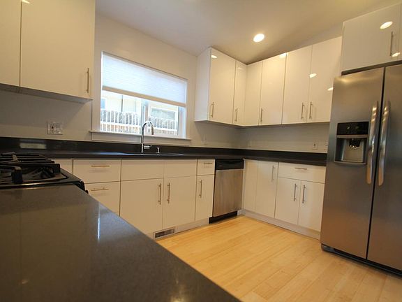 5th image of 315 Orchard Ave