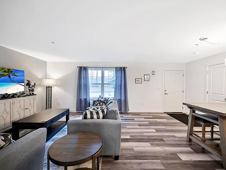 Mt. Nebo Apartments — Photo 13