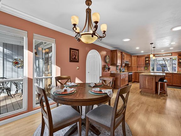 3rd image of 3937 Rustic Rd