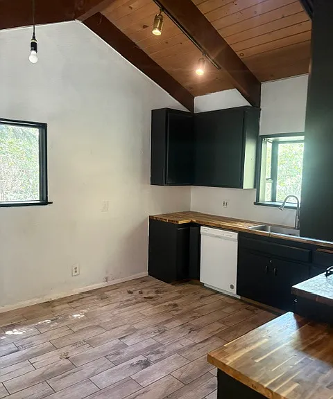 514 Rose Ln — Photo 5