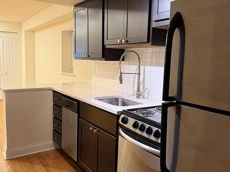 1948 N Lincoln Ave — Photo 2