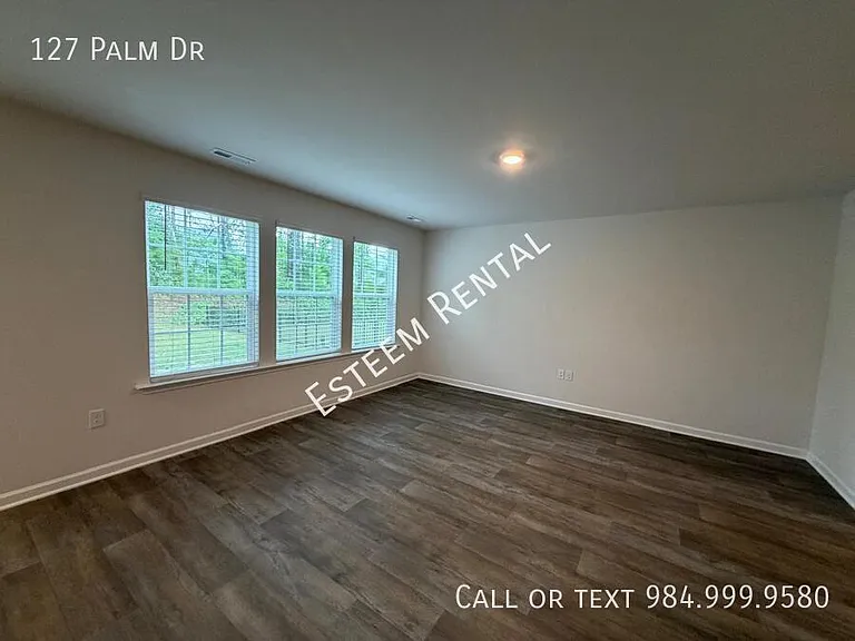 127 Palm Dr — Photo 2
