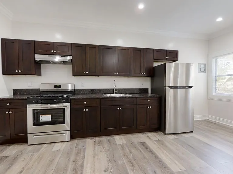 Loma Drive Apartments — Photo 8