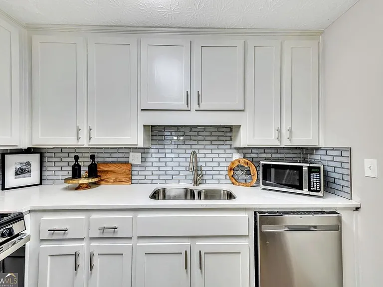 160 Booth Rd SW #B — Photo 11