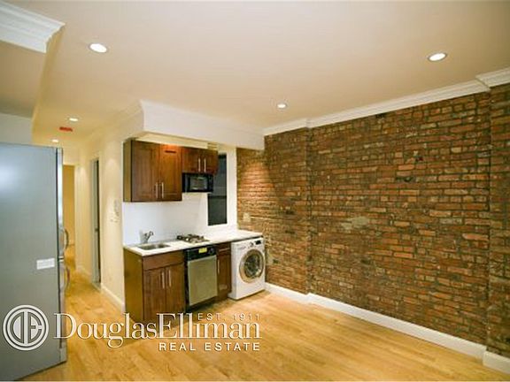 2nd image of 610 E 9th St APT 12