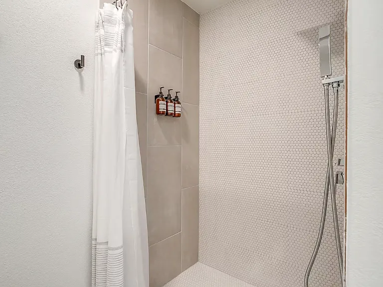 7851 Maiden Ln — Photo 21