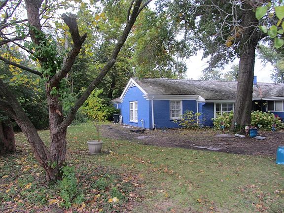 3rd image of 23 Graymoor Ln