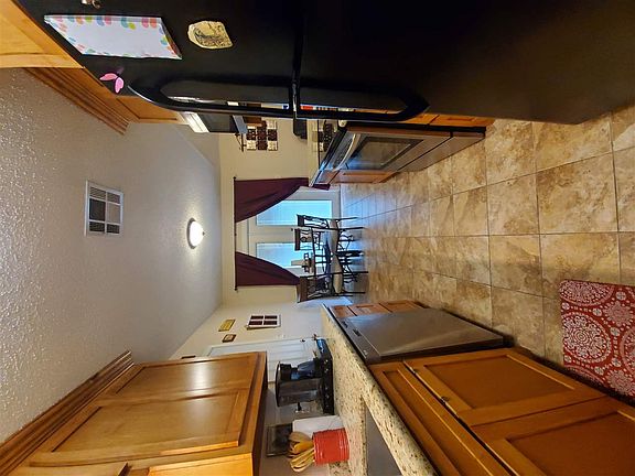 5th image of 350 Tall Pines St
