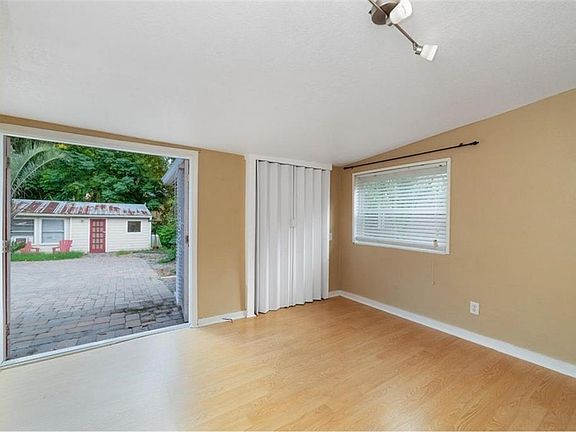 5th image of 525 Highland Ave
