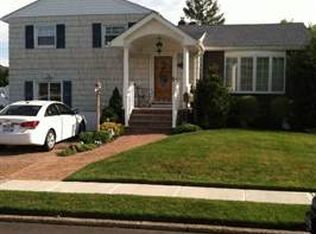 271 Illinois Ave, Massapequa Park, NY 11762