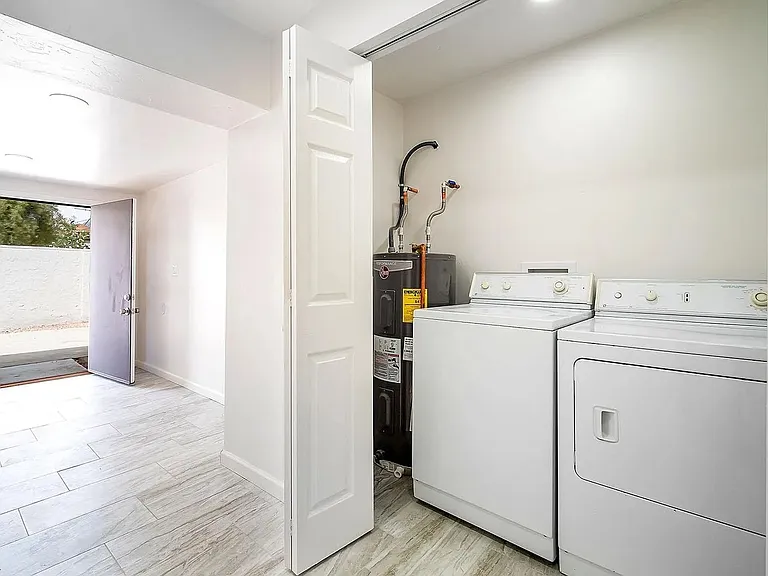 1017 E. West Circle Dr. — Photo 9