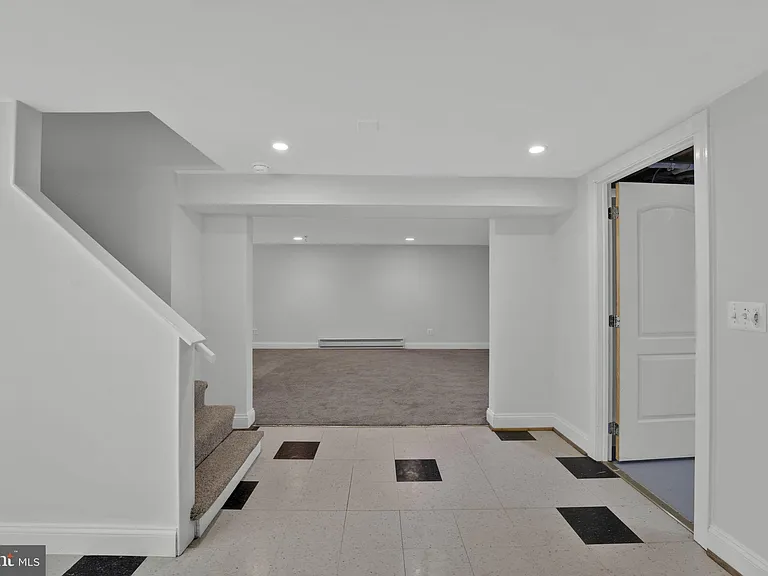 810 Wisteria Dr — Photo 36
