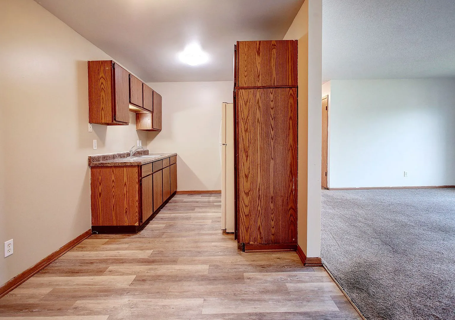 2 Bed - 1 Bath - Garage - Deck — Photo 3