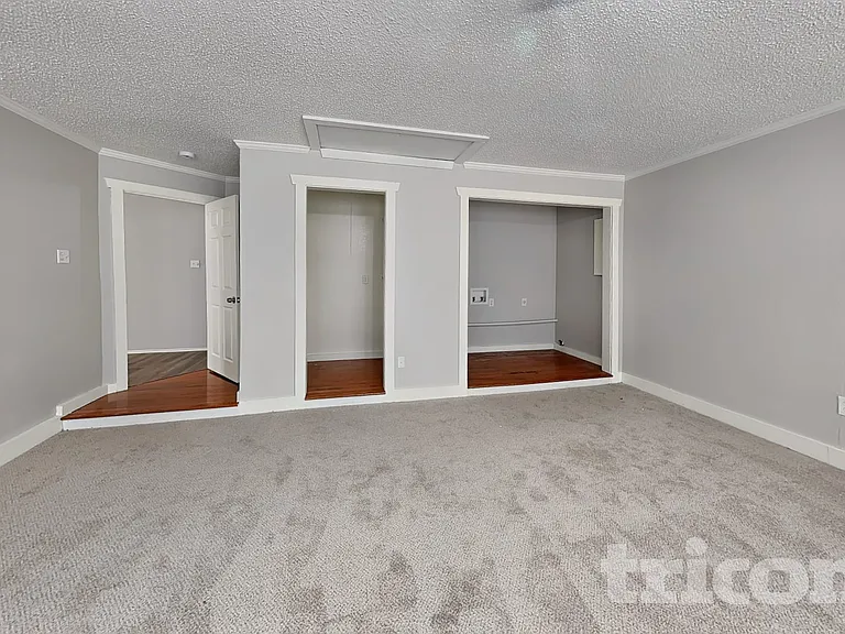 10008 Buffalo Grove Rd — Photo 13