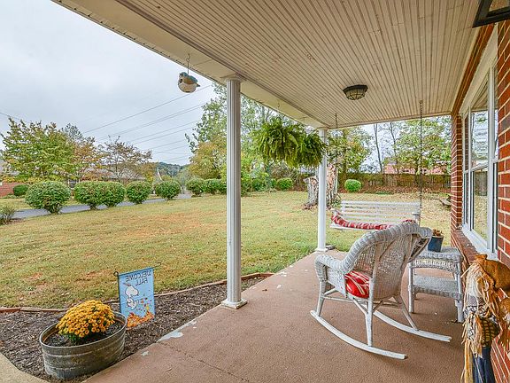 3rd image of 2417 Huffine Cir