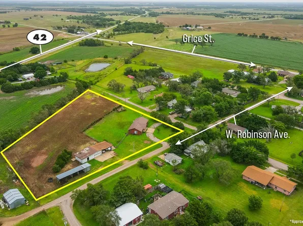 307 N Jessup St, Viola, KS 67149