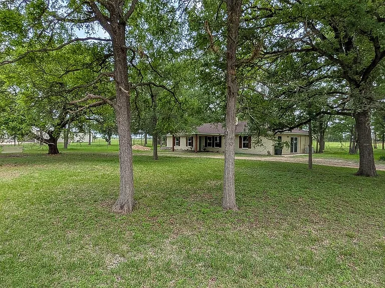 1139 County Road 403 — Photo 4