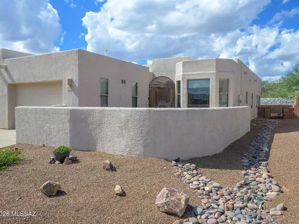 227 N Running Spring Dr, Green Valley, AZ 85614