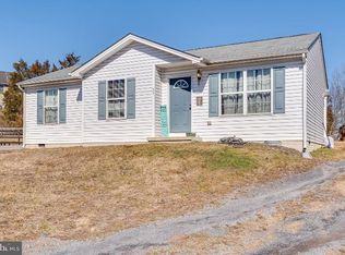 33 Eisenhower Cir, Inwood, WV 25428