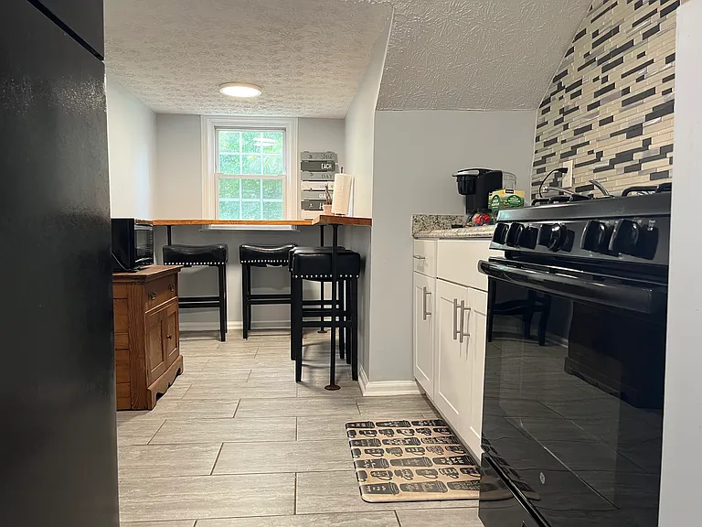 Kitchen, soft close cabintes, refrigerator, oven, microwave and coffe maker